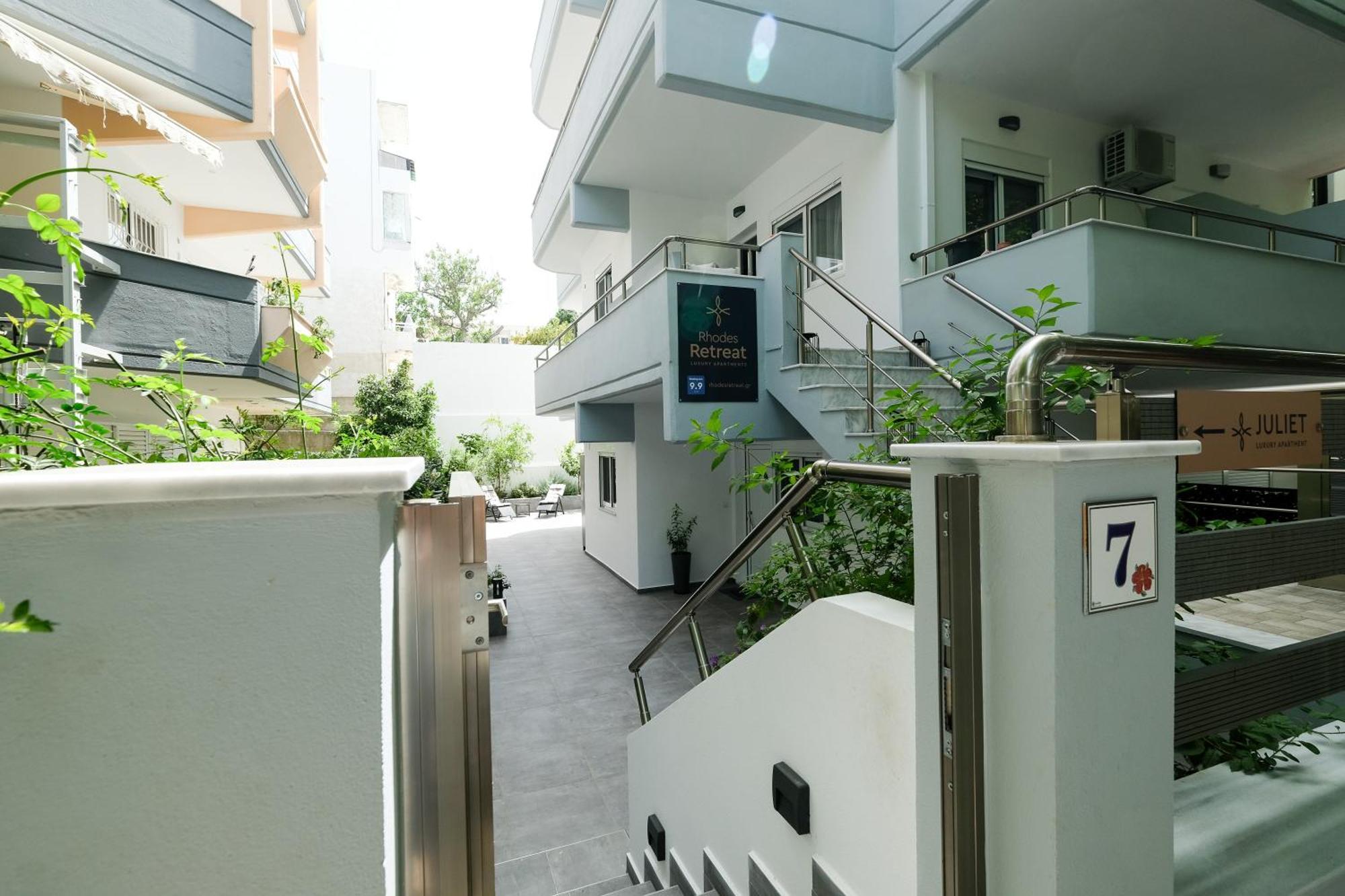 Rhodes Retreat: Modern Comfort In Serene Luxury Apartament *