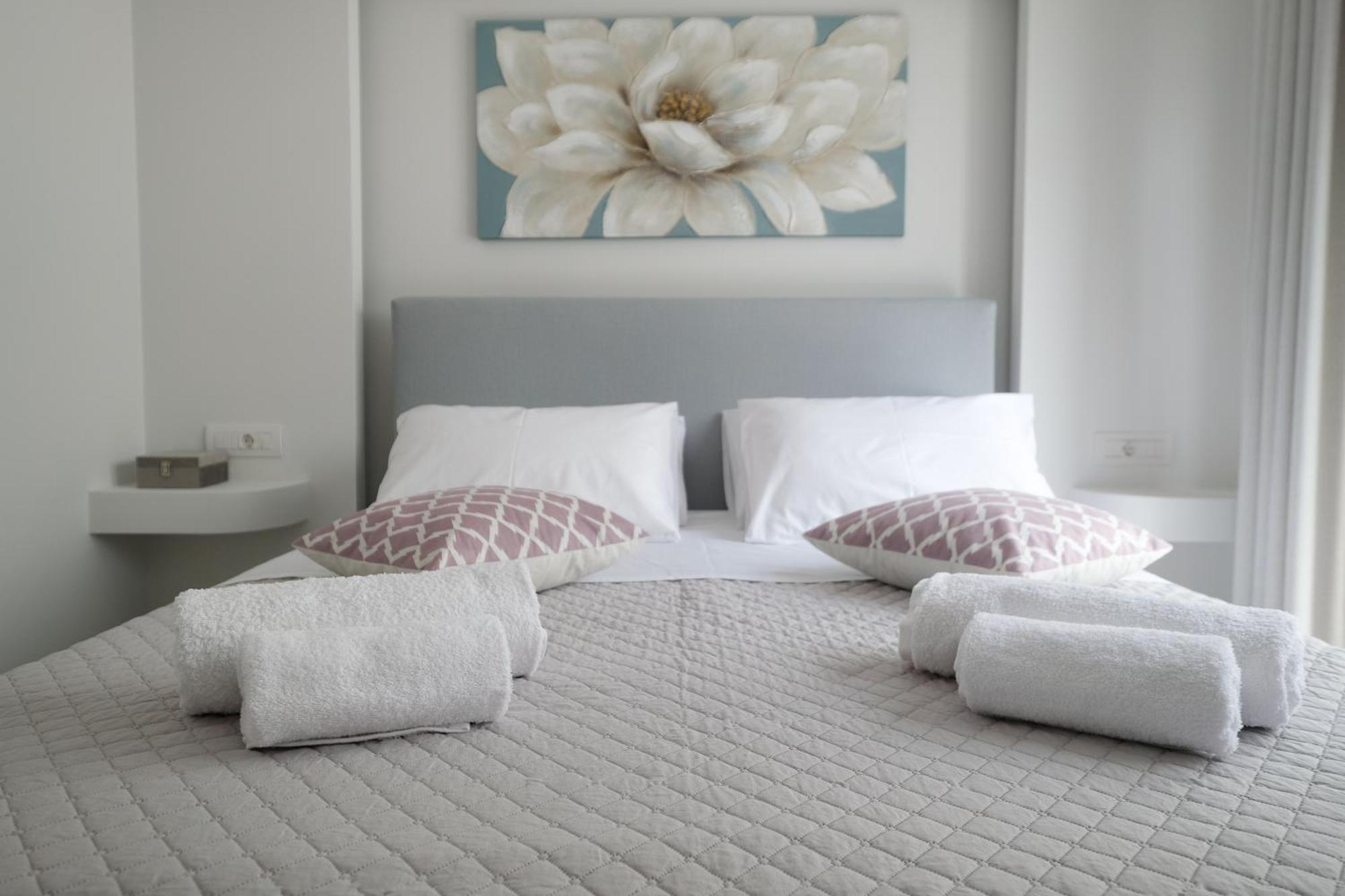 Rhodes Retreat: Modern Comfort In Serene Luxury *