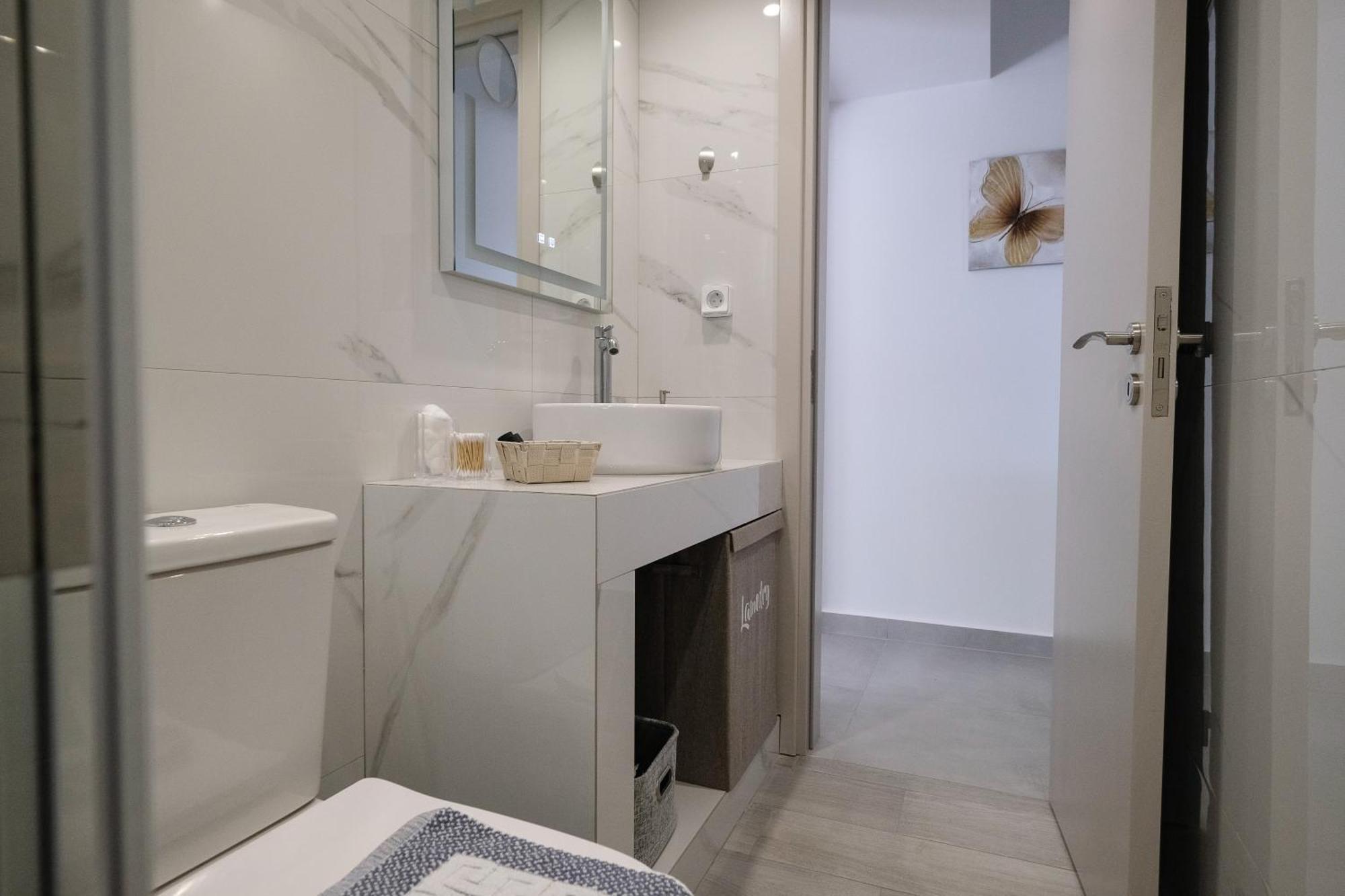 Rhodes Retreat: Modern Comfort In Serene Luxury Rhodes City