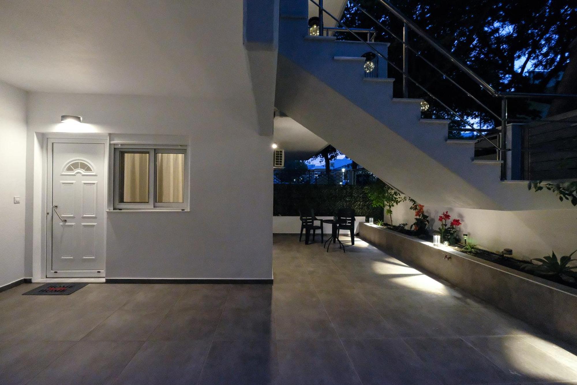Apartament Rhodes Retreat: Modern Comfort In Serene Luxury *