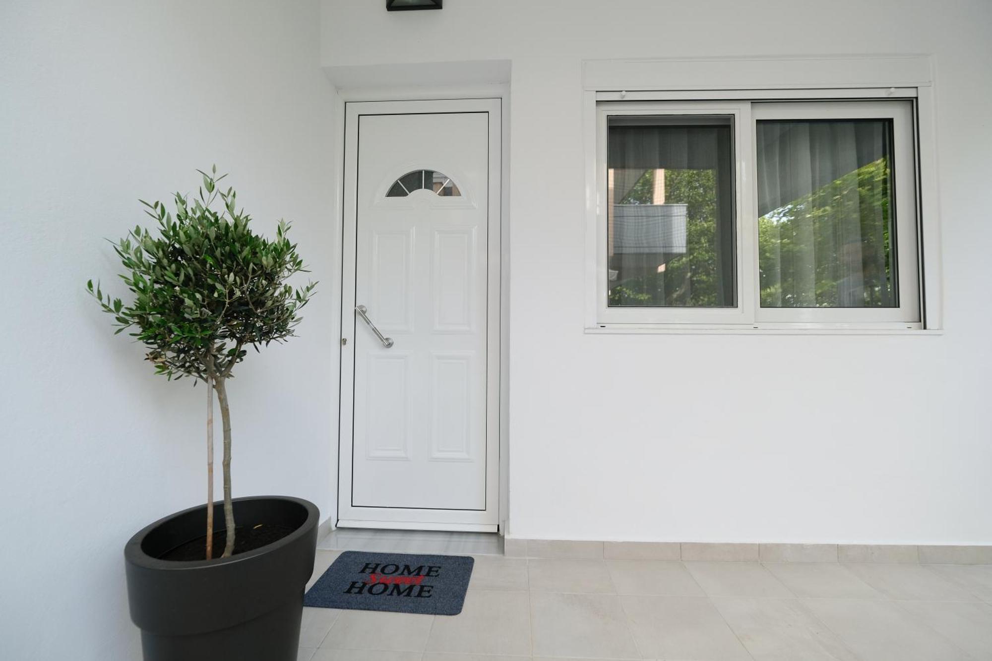 Rhodes Retreat: Modern Comfort In Serene Luxury Apartament Rhodes City