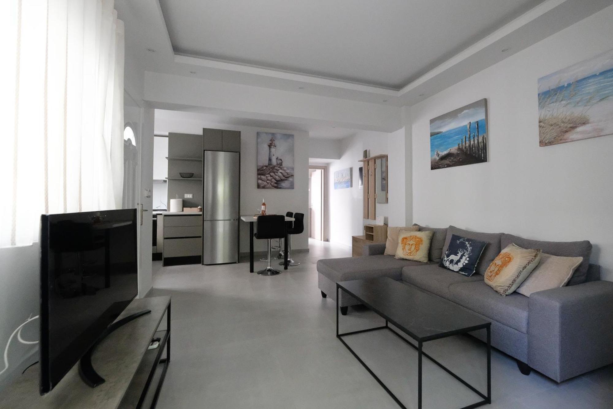 Apartament Rhodes Retreat: Modern Comfort In Serene Luxury