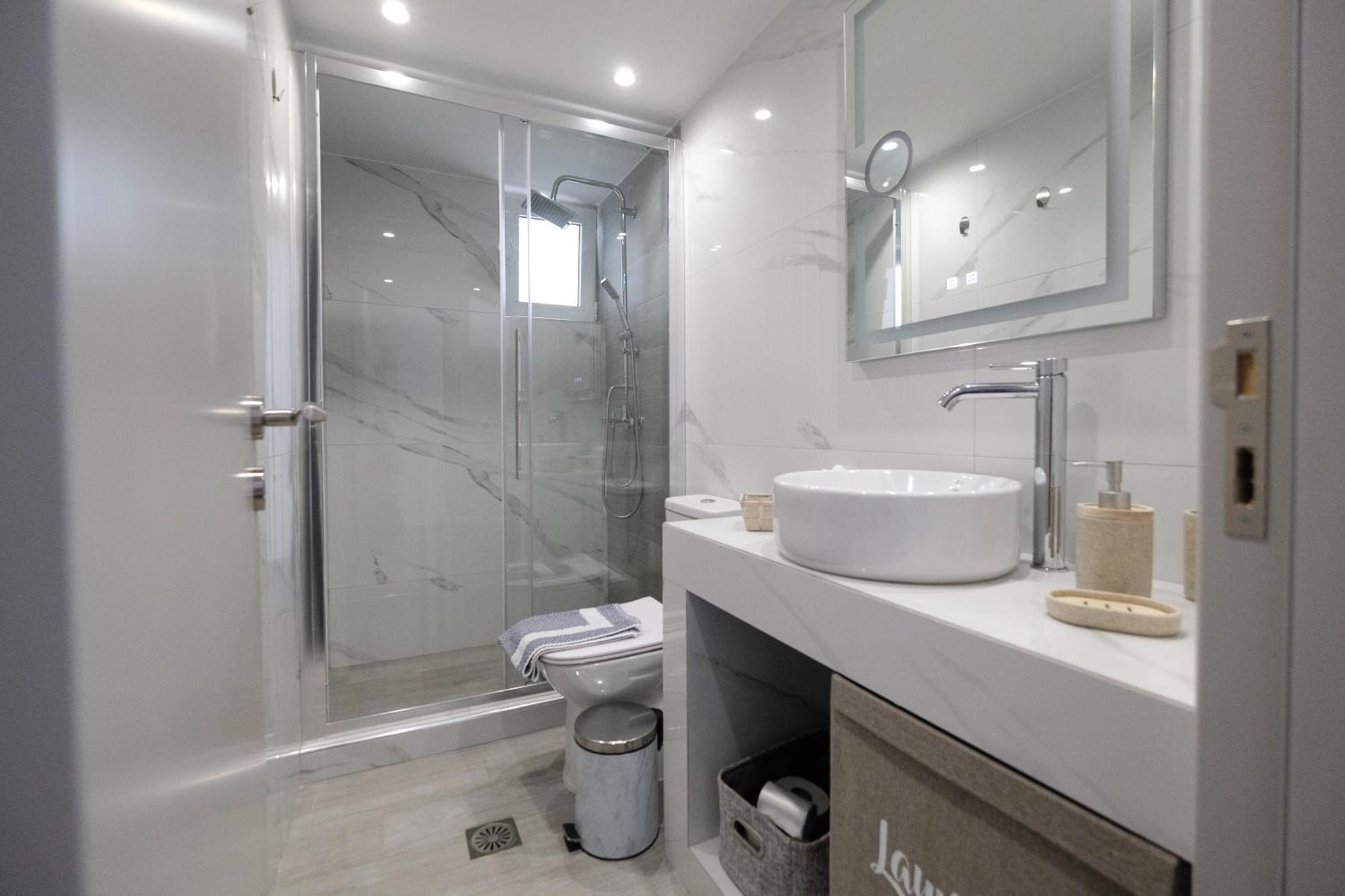 Rhodes Retreat: Modern Comfort In Serene Luxury Apartment Rhodes City