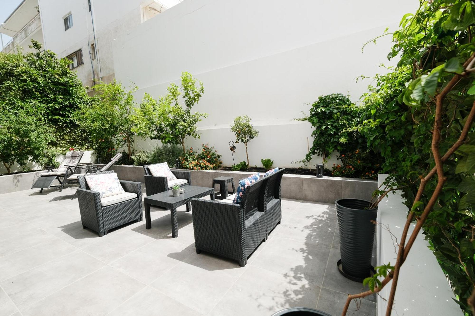 Apartment Rhodes Retreat: Modern Comfort In Serene Luxury