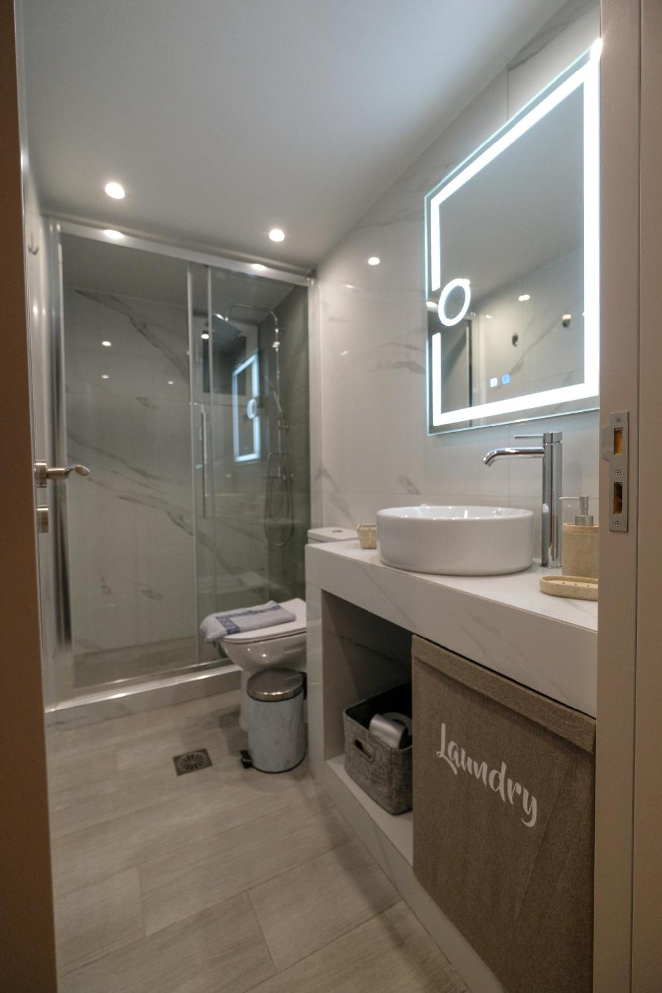 Apartment Rhodes Retreat: Modern Comfort In Serene Luxury *