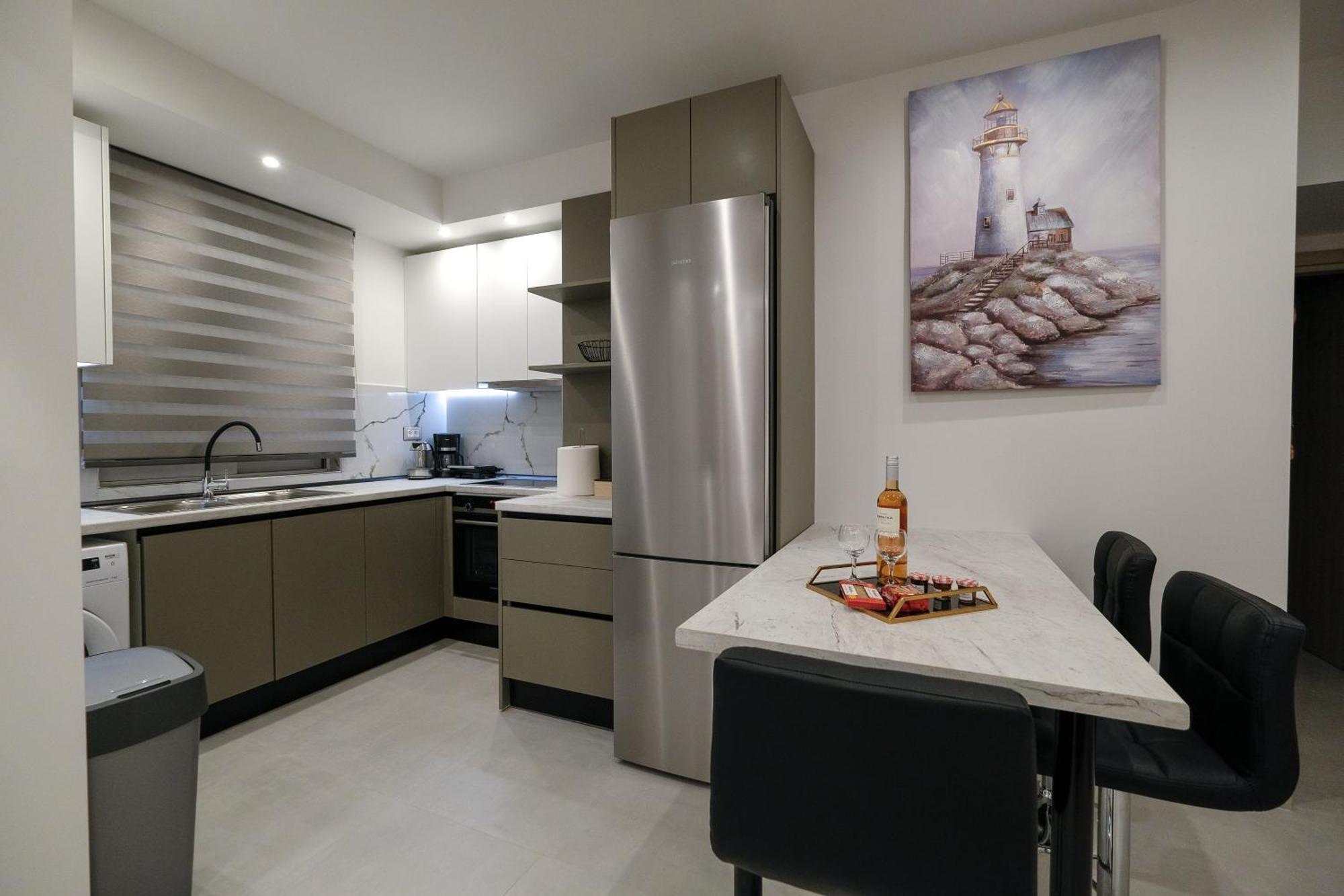 Apartment Rhodes Retreat: Modern Comfort In Serene Luxury *